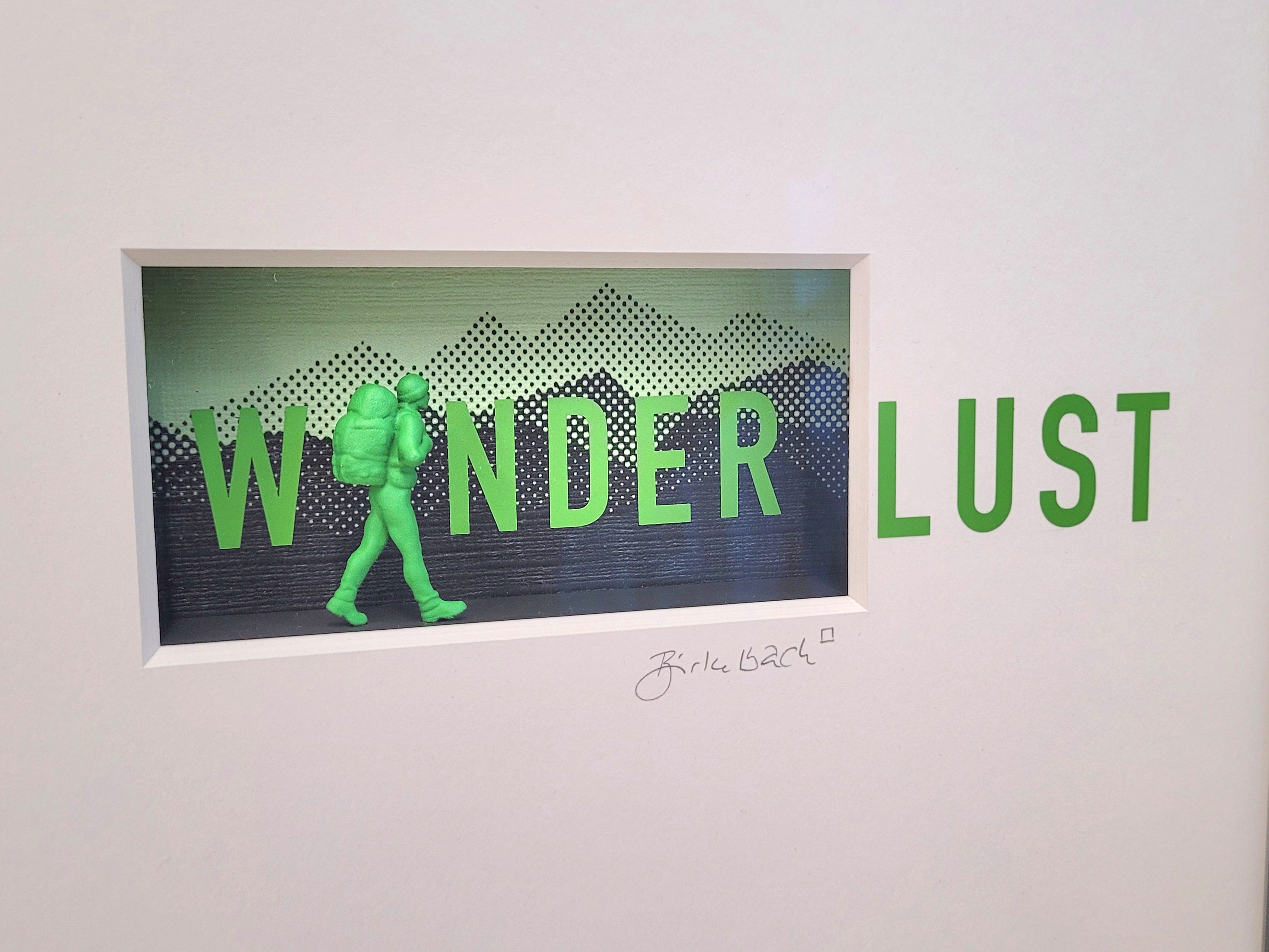 Kunstwerk zum Thema Berge, Alpen und Wandern. Grüne moderne Kunst. Schriftkunst.