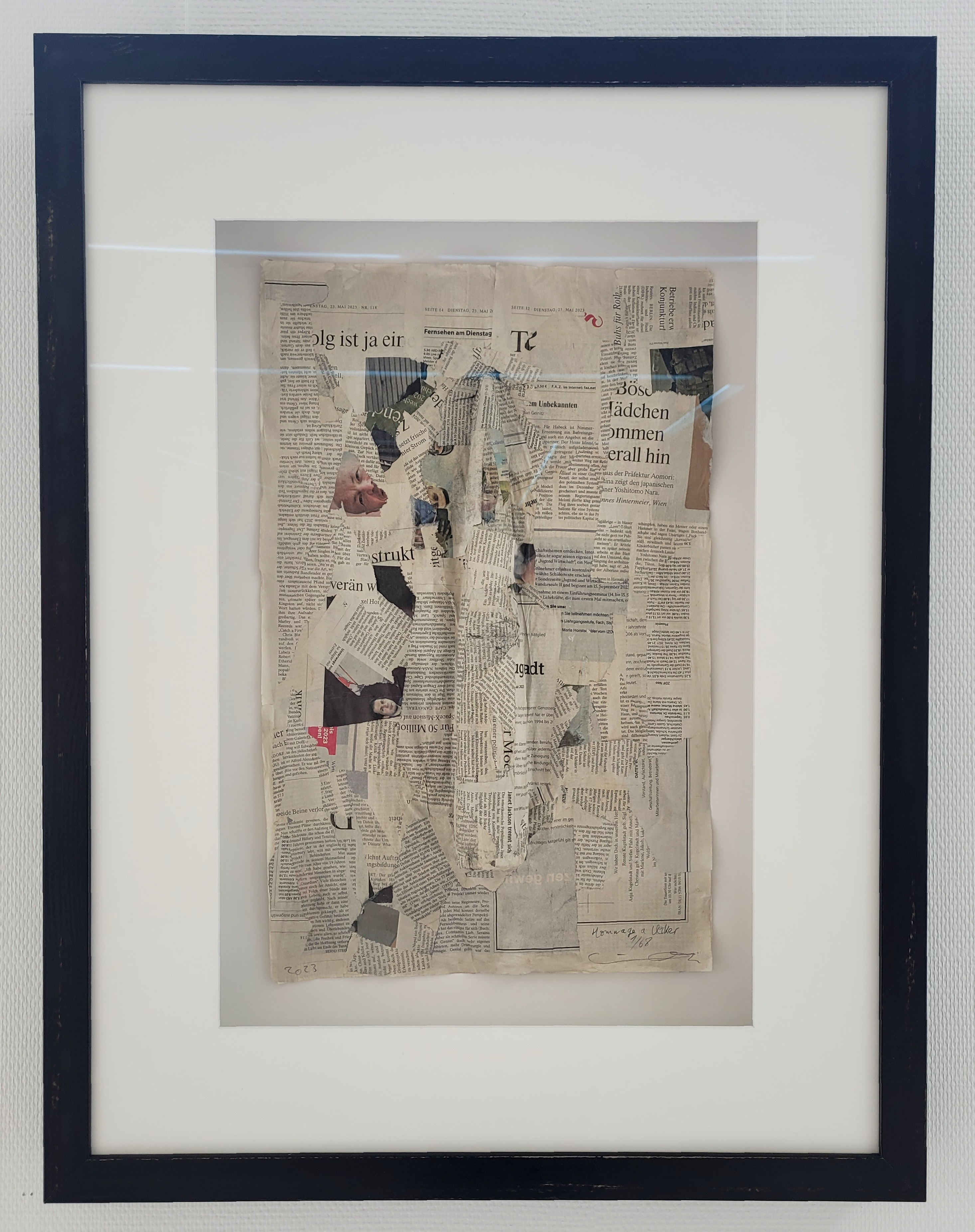 GEPARD Hommage a Uecker von Simon Rosenthal Anti Kriegs Kunstwerk aus Zeitungspapier im Rahmen