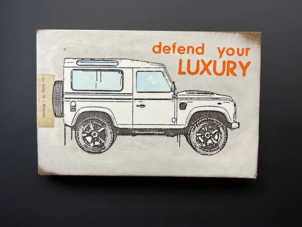 "defend your luxury" von Jan M. Petersen Kopie