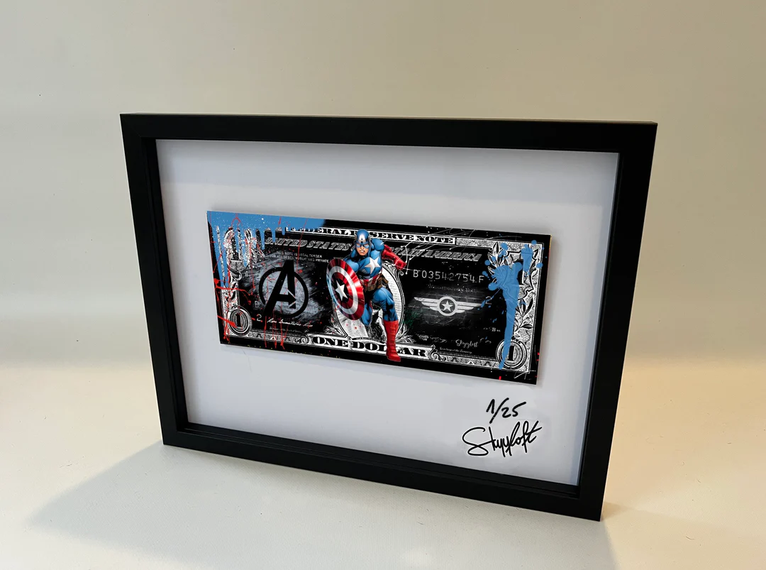 SKYYLOFT: Captain America Dollar mit Rahmen