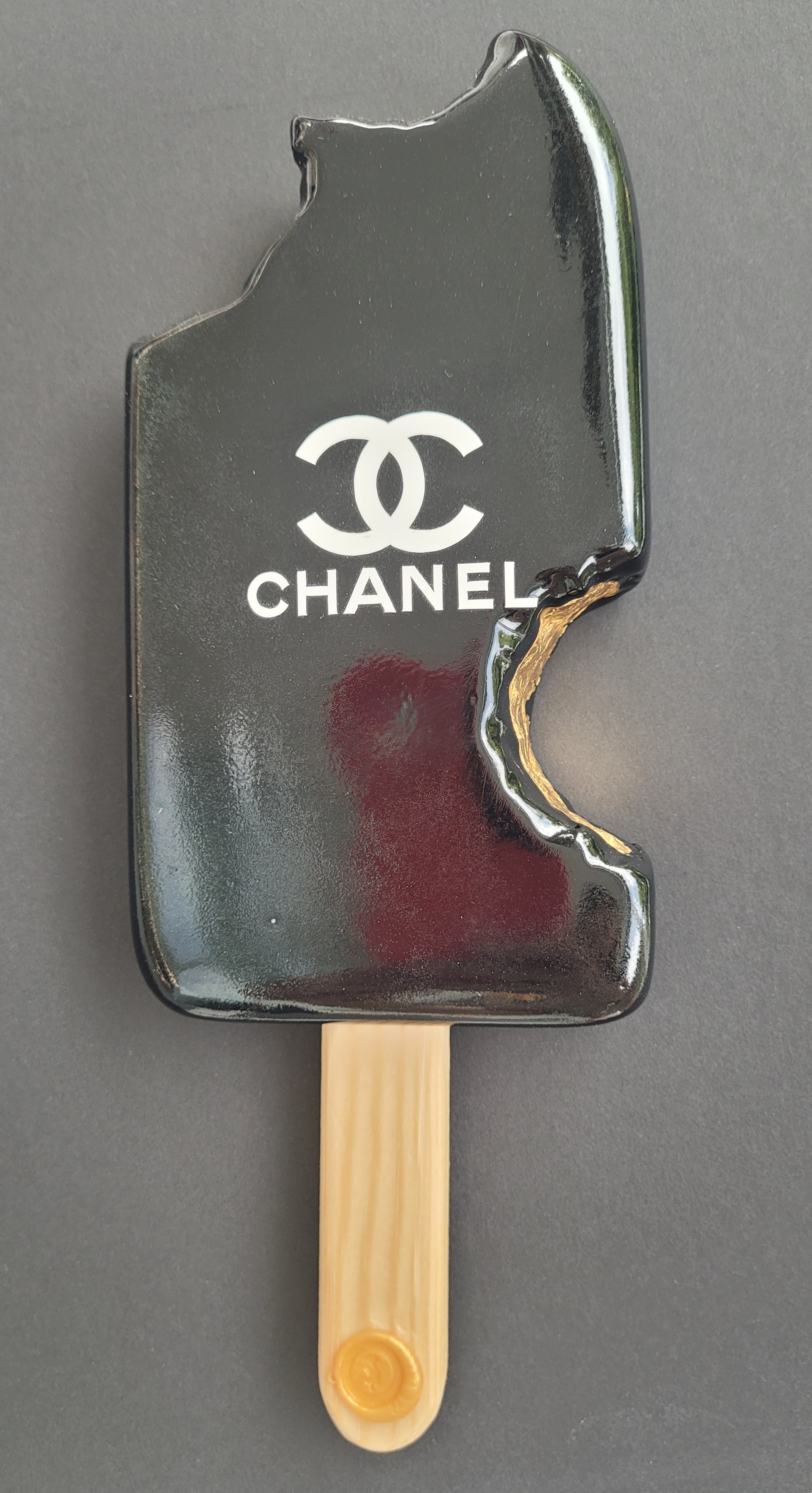 Icecream Chanel Skulptur von STUDIO SNEK