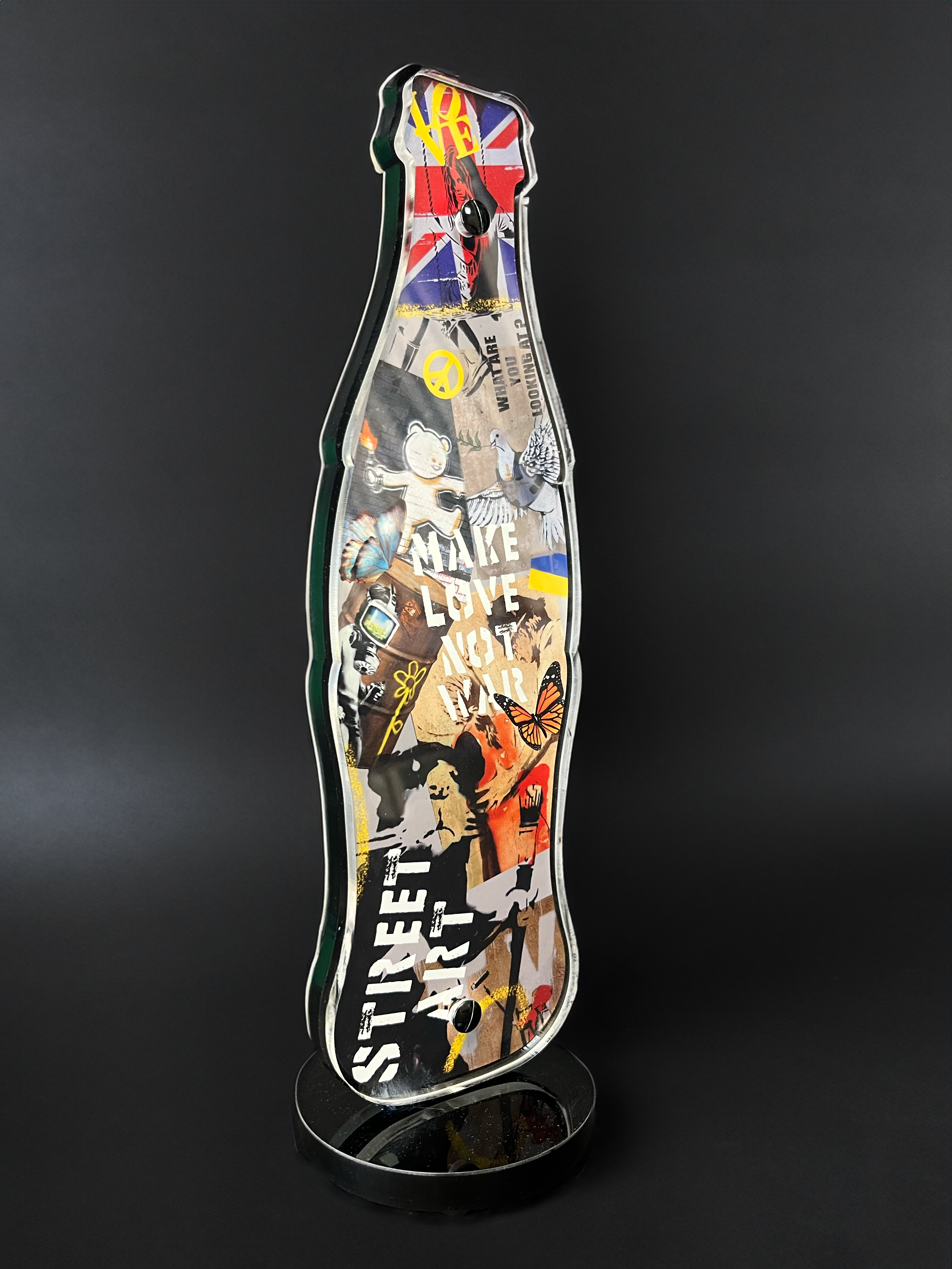 Hommage an Coca Cola nach BANKSY von Michael Daniels